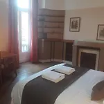 La Maison Bleue De Bed & Breakfast 3*