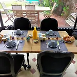 Oda ve Kahvaltı La Maison Bleue De Roubaix