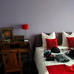 La Maison Bleue De Oda ve Kahvaltı 3*