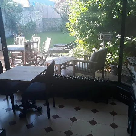 La Maison Bleue De Bed & Breakfast