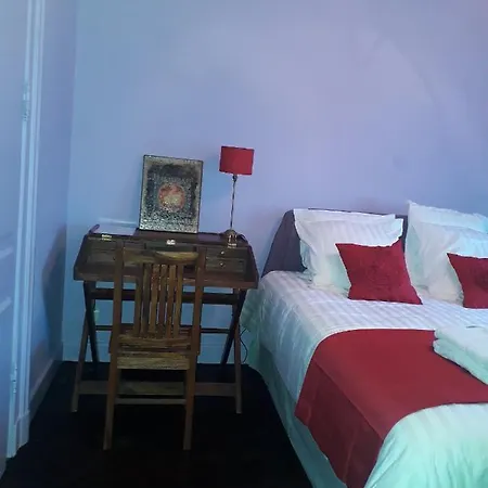 La Maison Bleue De Bed & Breakfast