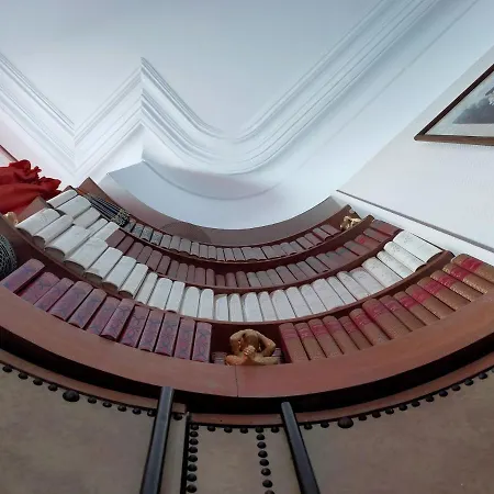 La Maison Bleue De Bed & Breakfast 3*