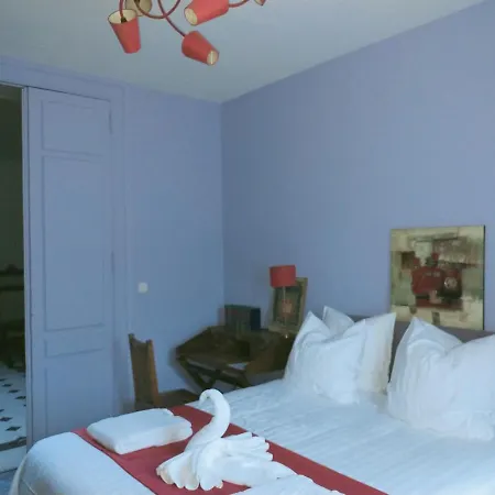 La Maison Bleue De Bed & Breakfast 3*