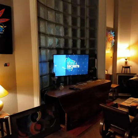 La Maison Bleue De Bed & Breakfast