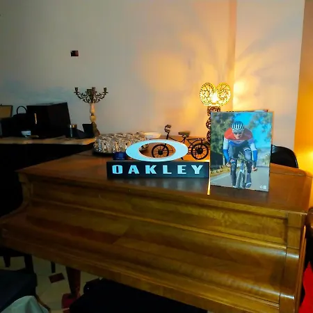 La Maison Bleue De Bed & Breakfast 3*