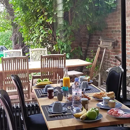 Bed & Breakfast La Maison Bleue De 3*