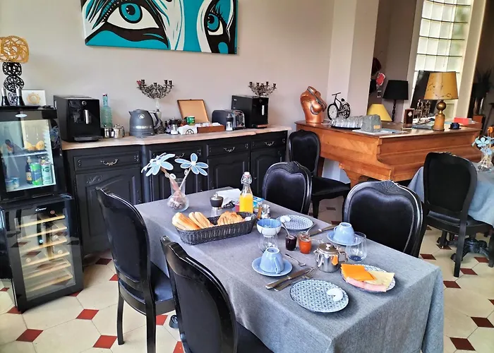 La Maison Bleue De Couette-café 3*